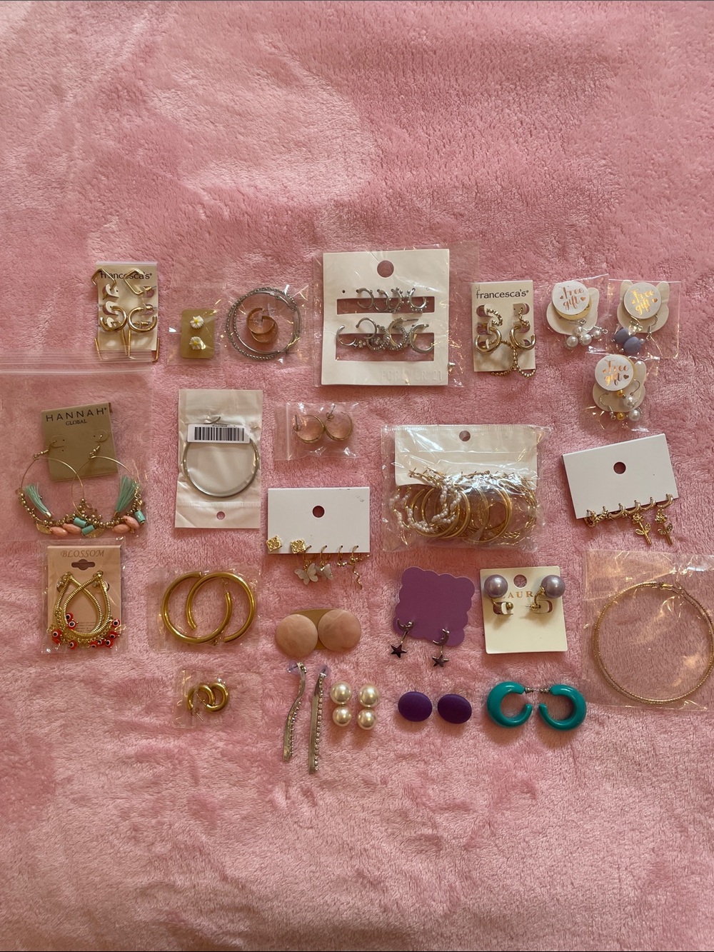 ✨🎀 Rococo Bag Filled With Costume Earrings - Picture 4 of 7